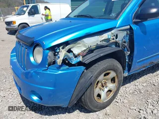 2008 Jeep Compass Sport with VIN 1J8FT47008D504995, listed as a IAAI auction lot 42091807 with Not Provided miles. Bid and sale history available at carsss.com. Image 6.