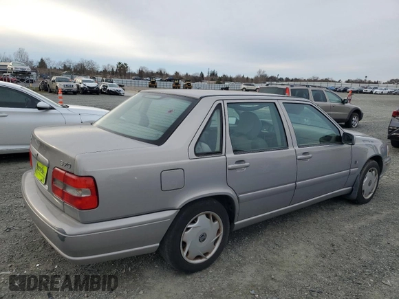 1999 Volvo S70 с VIN YV1LS55A2X1587936, выставлен на аукционе Copart как лот 43434815 с пробегом 86 839 миль миль и Чистый • Clean title. История ставок и продаж доступна на DreamBid. Изображение 3.