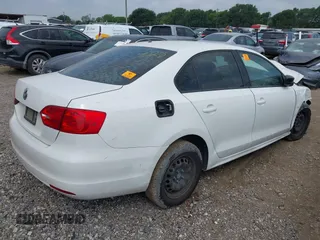 2013 Volkswagen Jetta S z VIN 3VW2K7AJ2DM236653, wystawiony jako IAAI lot #42163312 z przebiegiem 133 000 mil mil oraz . Historia ofert i sprzedaży dostępna na DreamBid. Obrazek 4.