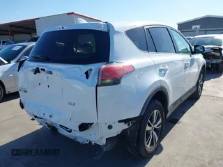 2018 Toyota RAV4 XLE z VIN 2T3WFREV3JW483398, wystawiony jako IAAI lot #41740776 z przebiegiem 70 640 mil mil oraz . Historia ofert i sprzedaży dostępna na DreamBid. Obrazek 4.