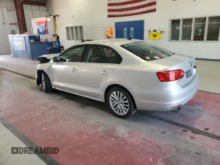 2011 Volkswagen Jetta SEL z VIN 3VWLZ7AJ5BM332905, wystawiony jako Copart lot #61913255 z przebiegiem Nie podano mil oraz Czysty tytuł • Clean title. Historia ofert i sprzedaży dostępna na DreamBid. Obrazek 2.