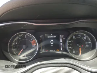 2021 Jeep Cherokee Latitude с VIN 1C4PJLCB7MD125621, выставлен на аукционе Copart как лот 56900265 с пробегом 43 318 миль миль и Списание • Salvage title. История ставок и продаж доступна на DreamBid. Изображение 9.