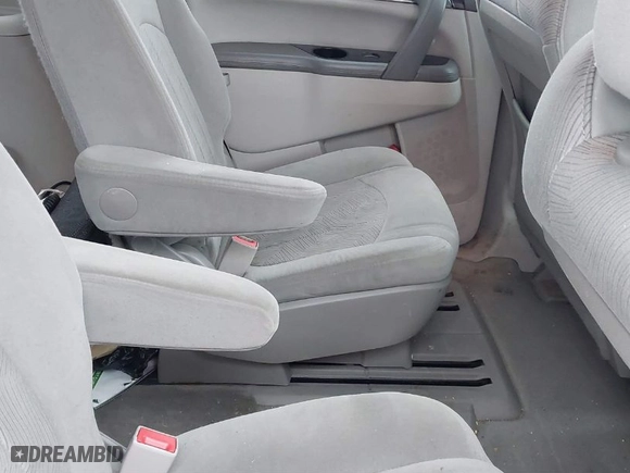 2017 Buick Enclave Convenience with VIN 5GAKRAKD3HJ270867, listed as a IAAI auction lot 41569881 with 1 miles. Bid and sale history available at carsss.com. Image 8.