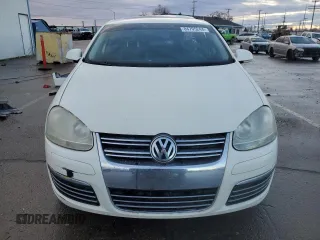 2005 Volkswagen Jetta Sedan 2.5L with VIN 3VWSG71K85M641623, listed as a Copart auction lot 84705244 with 135,685 mi miles and Salvage Title. Bid and sale history available at carsss.com. Image 5.