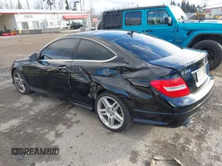 2013 Mercedes-Benz C 250 z VIN WDDGJ4HB0DG104144, wystawiony jako IAAI lot #41516124 z przebiegiem 117 916 mil mil oraz . Historia ofert i sprzedaży dostępna na DreamBid. Obrazek 3.