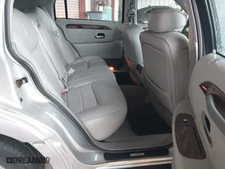 2002 Lincoln Town Car Executive with VIN 1LNHM81W42Y608998, listed as a IAAI auction lot 42096798 with 222,672 mi miles. Bid and sale history available at carsss.com. Image 8.