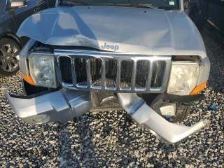 2006 Jeep Commander Limited z VIN 1J8HG58296C170388, wystawiony jako Copart lot #61134795 z przebiegiem 117 992 mil mil oraz Szkoda całkowita • Salvage title. Historia ofert i sprzedaży dostępna na DreamBid. Obrazek 12.