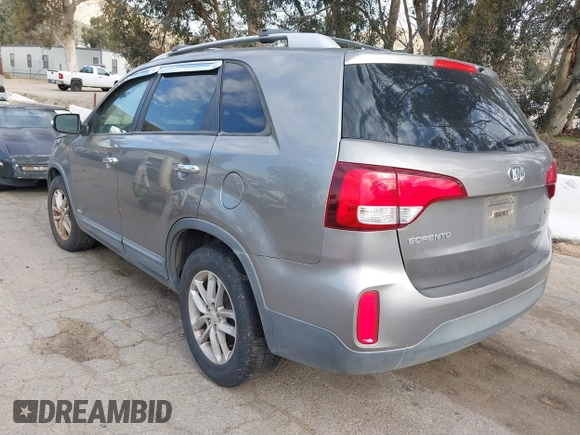 2015 Kia Sorento LX with VIN 5XYKTDA79FG584016, listed as a IAAI auction lot 41703361 with 123,265 mi miles. Bid and sale history available at carsss.com. Image 3.