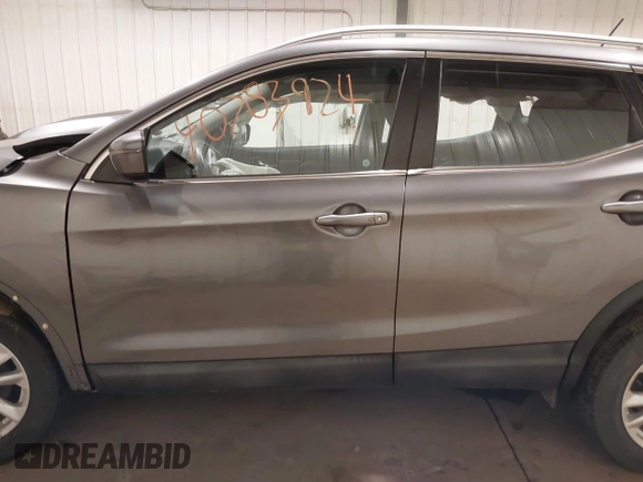 2017 Nissan Rogue Sport SL with VIN JN1BJ1CR9HW103497, listed as a IAAI auction lot 40783924 with 93,217 mi miles. Bid and sale history available at carsss.com. Image 15.