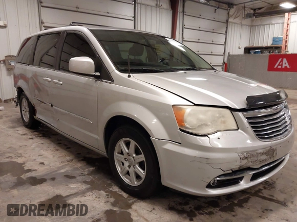 2011 Chrysler Town & Country Touring z VIN 2A4RR5DGXBR723116, wystawiony jako IAAI lot #42156888 z przebiegiem 177 591 mil mil oraz . Historia ofert i sprzedaży dostępna na DreamBid. Obrazek 1.