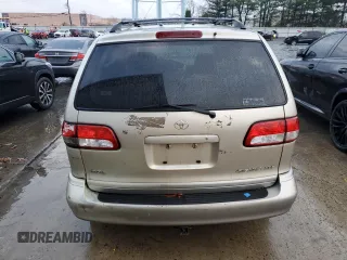 2002 Toyota Sienna LE with VIN 4T3ZF13C82U492678, listed as a Copart auction lot 84123944 with 138,763 mi miles and Clean Title. Bid and sale history available at carsss.com. Image 6.