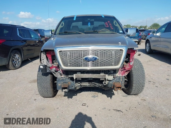 2005 Ford F-150 XLT z VIN 1FTRW12W45KC33940, wystawiony jako IAAI lot #42582396 z przebiegiem 233 217 mil mil oraz . Historia ofert i sprzedaży dostępna na DreamBid. Obrazek 6.