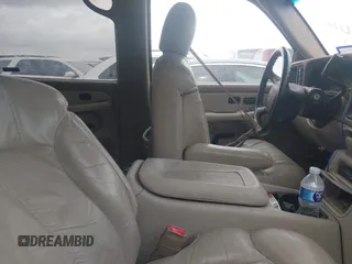 2001 Chevrolet Tahoe LS with VIN 1GNEK13T11R163918, listed as a IAAI auction lot 41886220 with 271,688 mi miles. Bid and sale history available at carsss.com. Image 5.