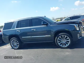 2019 Cadillac Escalade Premium Luxury z VIN 1GYS3CKJ5KR249877, wystawiony jako IAAI lot #42330256 z przebiegiem 46 624 mil mil oraz . Historia ofert i sprzedaży dostępna na DreamBid. Obrazek 13.