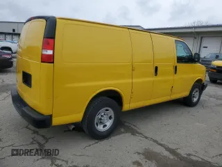 2021 Chevrolet Express Cargo z VIN 1GCWGAFP5M1167745, wystawiony jako Copart lot #45472945 z przebiegiem 196 473 mil mil oraz Czysty tytuł • Clean title. Historia ofert i sprzedaży dostępna na DreamBid. Obrazek 3.