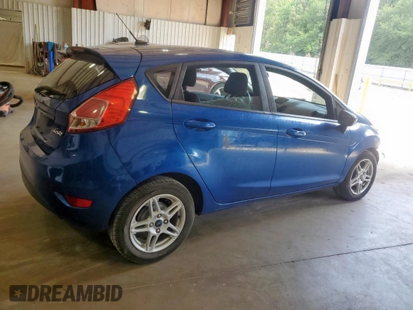 2019 Ford Fiesta SE z VIN 3FADP4EJ4KM142797, wystawiony jako Copart lot #56876095 z przebiegiem 82 545 mil mil oraz Szkoda całkowita • Salvage title. Historia ofert i sprzedaży dostępna na DreamBid. Obrazek 3.