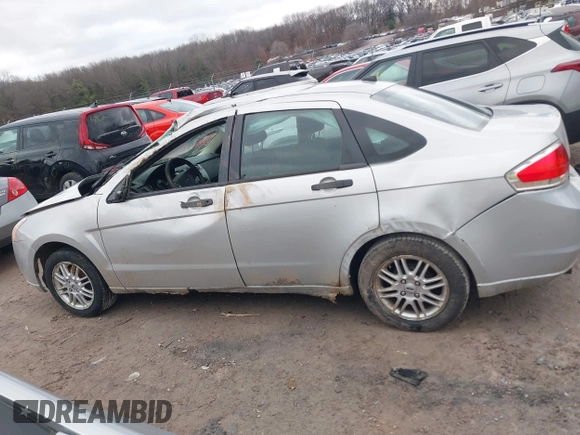 2009 Ford Focus SE z VIN 1FAHP35N89W154055, wystawiony jako IAAI lot #41680350 z przebiegiem 165 476 mil mil oraz . Historia ofert i sprzedaży dostępna na DreamBid. Obrazek 14.