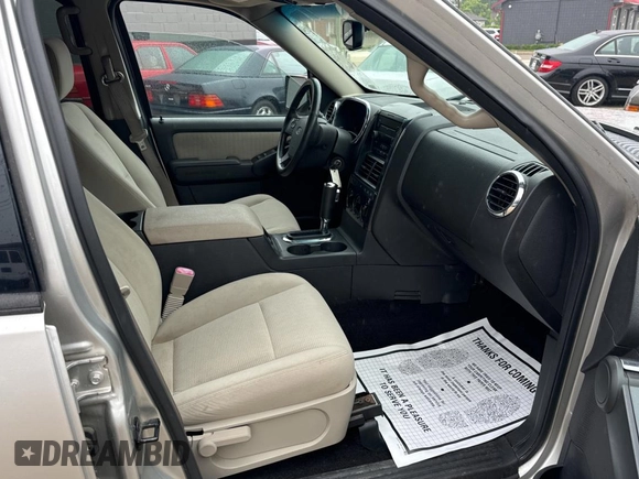 2008 Ford Explorer XLT z VIN 1FMEU73E58UA06810, wystawiony jako Copart lot #60109665 z przebiegiem 125 148 mil mil oraz Czysty tytuł • Clean title. Historia ofert i sprzedaży dostępna na DreamBid. Obrazek 5.