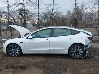 2025 Tesla Model 3 Long Range z VIN 5YJ3E1EB3SF899746, wystawiony jako IAAI lot #41678122 z przebiegiem 2 249 mil mil oraz . Historia ofert i sprzedaży dostępna na DreamBid. Obrazek 14.