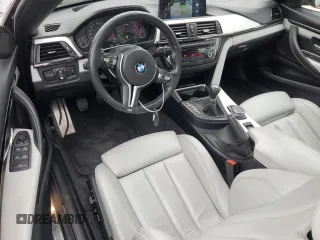 2015 BMW M4 z VIN WBS3U9C53FJ967968, wystawiony jako Copart lot #57784555 z przebiegiem 71 025 mil mil oraz Czysty tytuł • Clean title. Historia ofert i sprzedaży dostępna na DreamBid. Obrazek 8.