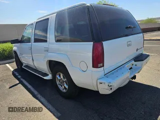 2000 Cadillac Escalade z VIN 1GYEK63R3YR218285, wystawiony jako Copart lot #77915654 z przebiegiem 190 444 mil mil oraz Tytuł czysty. Historia ofert i sprzedaży dostępna na DreamBid. Obrazek 3.