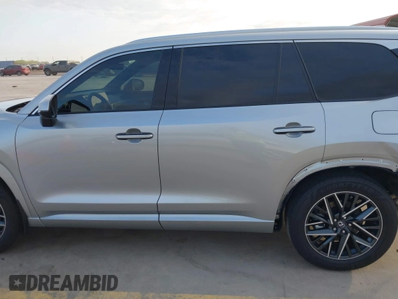 2024 Lexus TX 350 with VIN 5TDAAAA61RS000500, listed as a IAAI auction lot 41847514 with 7,952 mi miles and . Bid and sale history available at DreamBid. Image 14.