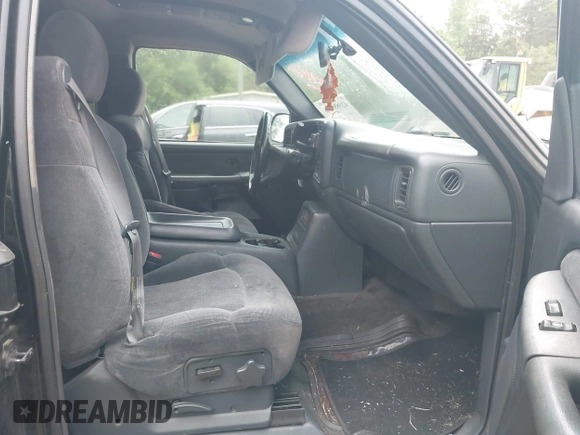 2001 Chevrolet Silverado 1500 LS with VIN 1GCEK19T11E256199, listed as a IAAI auction lot 42088180 with 253,252 mi miles. Bid and sale history available at carsss.com. Image 5.