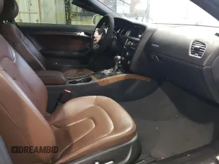 2015 Audi A5 Premium Plus z VIN WAUMFAFR6FA001391, wystawiony jako Copart lot #64658062 z przebiegiem 131 121 mil mil oraz . Historia ofert i sprzedaży dostępna na DreamBid. Obrazek 5.