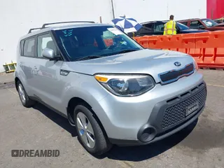 2015 Kia Soul with VIN KNDJN2A20F7795780, listed as a IAAI auction lot 39879289 with 120,531 mi miles. Bid and sale history available at carsss.com. Image 1.