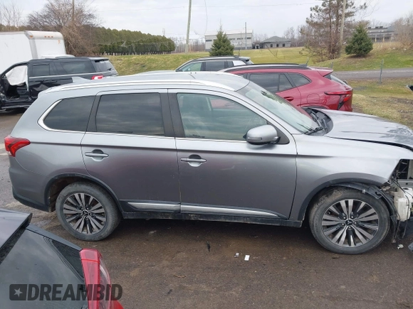 2020 Mitsubishi Outlander ES z VIN JA4AZ3A34LZ021352, wystawiony jako IAAI lot #41853465 z przebiegiem 92 412 mil mil oraz . Historia ofert i sprzedaży dostępna na DreamBid. Obrazek 13.