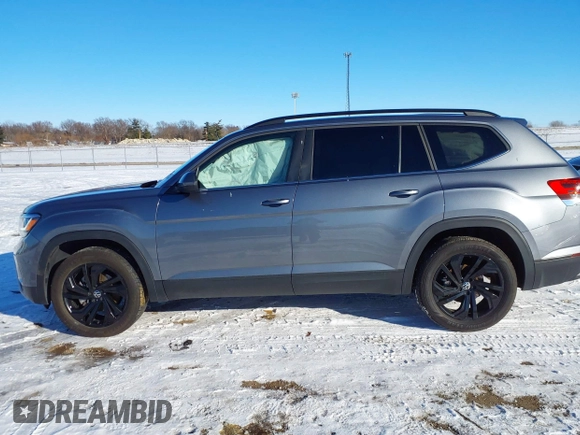 2022 Volkswagen Atlas 3.6L V6 SE w/Technology with VIN 1V2KR2CA2NC551937, listed as a IAAI auction lot 41288324 with 41,410 mi miles. Bid and sale history available at carsss.com. Image 14.