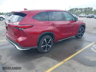 2022 Toyota Highlander XSE with VIN 5TDLZRAH6NS132390, listed as a IAAI auction lot 41945526 with 33,730 mi miles. Bid and sale history available at carsss.com. Image 4.