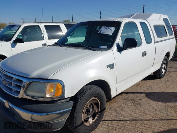 2001 Ford F-150 XL z VIN 1FTRX17L81KF01832, wystawiony jako IAAI lot #41382117 z przebiegiem 226 228 mil mil oraz . Historia ofert i sprzedaży dostępna na DreamBid. Obrazek 2.