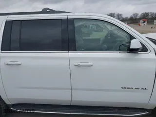2017 GMC Yukon XL SLT with VIN 1GKS2GKC5HR192062, listed as a IAAI auction lot 41526187 with 273,805 mi miles. Bid and sale history available at carsss.com. Image 14.