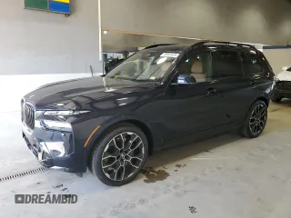 2025 BMW X7 xDrive40i z VIN 5UX23EM06S9Y26792, wystawiony jako Copart lot #49991625 z przebiegiem 1298 mil mil oraz Szkody całkowita. Historia ofert i sprzedaży dostępna na DreamBid. Obrazek 1.