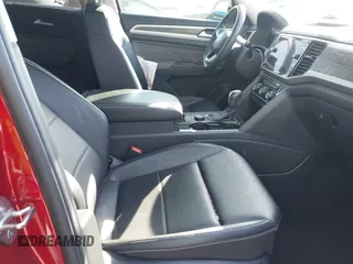 2022 Volkswagen Atlas 3.6L V6 SE w/Technology with VIN 1V2HR2CA3NC536146, listed as a IAAI auction lot 41090757 with 30,488 mi miles. Bid and sale history available at carsss.com. Image 5.