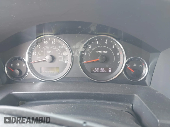 2008 Jeep Commander Sport z VIN 1J8HH48K88C101685, wystawiony jako IAAI lot #42156247 z przebiegiem 119 393 mil mil oraz . Historia ofert i sprzedaży dostępna na DreamBid. Obrazek 7.
