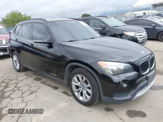 2014 BMW X1 xDrive28i z VIN WBAVL1C50EVY18135, wystawiony jako IAAI lot #42040784 z przebiegiem 90 104 mil mil oraz . Historia ofert i sprzedaży dostępna na DreamBid. Obrazek 1.