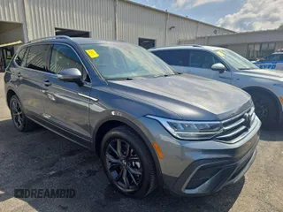 2024 Volkswagen Tiguan SE z VIN 3VV3B7AX3RM106966, wystawiony jako IAAI lot #42809081 z przebiegiem 32 302 mil mil oraz . Historia ofert i sprzedaży dostępna na DreamBid. Obrazek 18.