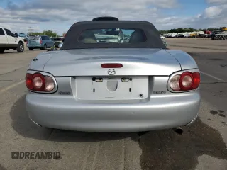 2003 Mazda MX-5 Miata Cloth z VIN JM1NB353X30311086, wystawiony jako Copart lot #57685445 z przebiegiem 141 634 mil mil oraz Szkoda całkowita • Salvage title. Historia ofert i sprzedaży dostępna na DreamBid. Obrazek 6.