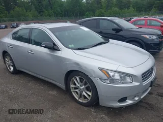 2010 Nissan Maxima SV z VIN 1N4AA5AP7AC835447, wystawiony jako IAAI lot #42468423 z przebiegiem 128 701 mil mil oraz . Historia ofert i sprzedaży dostępna na DreamBid. Obrazek 1.