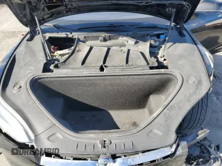 2019 Tesla Model S 75D z VIN 5YJSA1E25KF299740, wystawiony jako Copart lot #49355485 z przebiegiem 140 385 mil mil oraz Szkoda całkowita • Salvage title. Historia ofert i sprzedaży dostępna na DreamBid. Obrazek 11.
