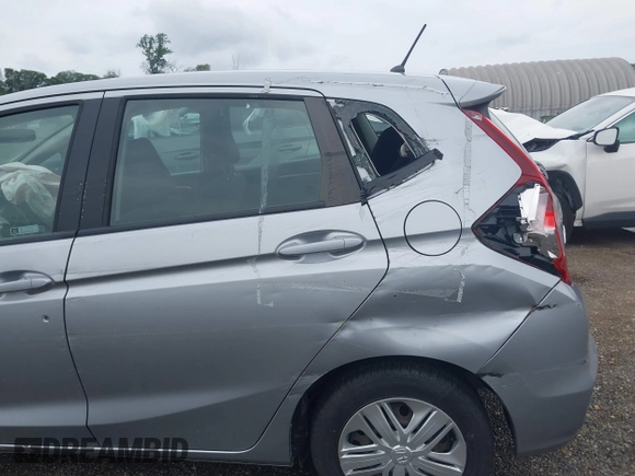 2019 Honda Fit LX z VIN 3HGGK5H45KM725916, wystawiony jako IAAI lot #42654907 z przebiegiem 92 580 mil mil oraz . Historia ofert i sprzedaży dostępna na DreamBid. Obrazek 17.