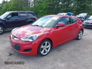 2012 Hyundai Veloster w/Gray Int z VIN KMHTC6AD7CU036446, wystawiony jako IAAI lot #42267057 z przebiegiem 110 564 mil mil oraz . Historia ofert i sprzedaży dostępna na DreamBid. Obrazek 2.