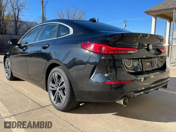 2022 BMW 2 Series 228i z VIN WBA53AK0XN7K12786, wystawiony jako Copart lot #48217205 z przebiegiem 49 677 mil mil oraz Czysty tytuł • Clean title. Historia ofert i sprzedaży dostępna na DreamBid. Obrazek 3.