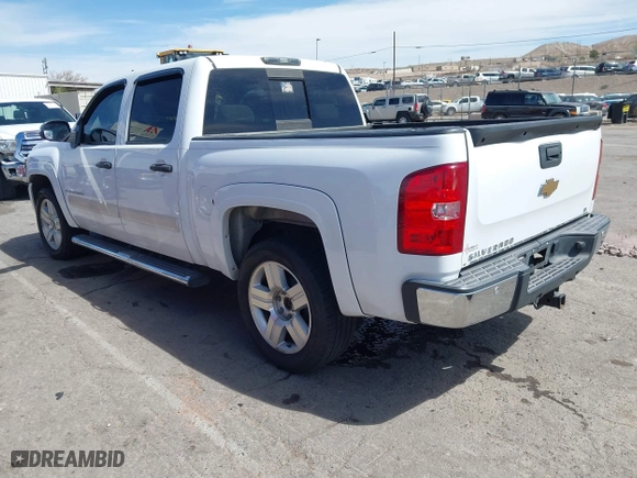 2007 Chevrolet Silverado 1500 LT w/1LT with VIN 3GCEC13J97G505483, listed as a IAAI auction lot 41911656 with 144,415 mi miles. Bid and sale history available at carsss.com. Image 3.