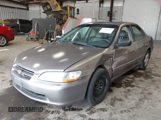 2000 Honda Accord EX z VIN 1HGCG1657YA053433, wystawiony jako IAAI lot #42322643 z przebiegiem 146 517 mil mil oraz . Historia ofert i sprzedaży dostępna na DreamBid. Obrazek 2.