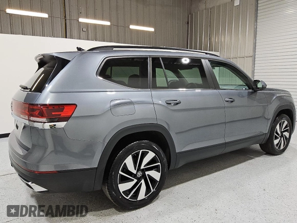 2024 Volkswagen Atlas SE z VIN 1V2WR2CA3RC534264, wystawiony jako Copart lot #55703905 z przebiegiem 43 307 mil mil oraz Czysty tytuł • Clean title. Historia ofert i sprzedaży dostępna na DreamBid. Obrazek 3.