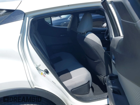 2019 Toyota C-HR XLE z VIN NMTKHMBX9KR095031, wystawiony jako IAAI lot #42191087 z przebiegiem 102 167 mil mil oraz . Historia ofert i sprzedaży dostępna na DreamBid. Obrazek 8.