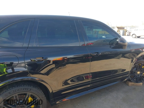 2015 Porsche Cayenne Turbo z VIN WP1AC2A2XFLA80727, wystawiony jako IAAI lot #42031257 z przebiegiem 83 368 mil mil oraz . Historia ofert i sprzedaży dostępna na DreamBid. Obrazek 13.